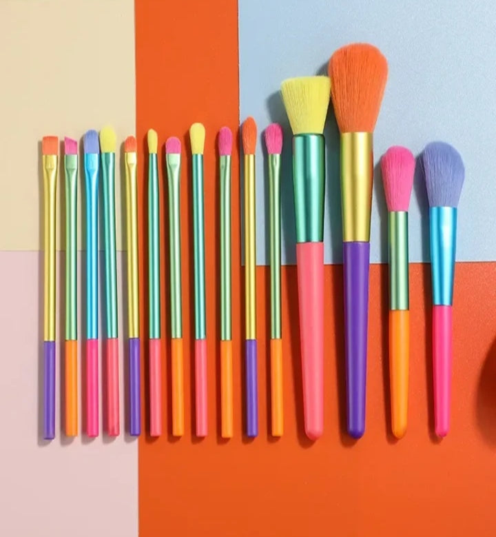 Buy 15 Pcs Colourful Make Up  Brush Gift Set in Pakistan