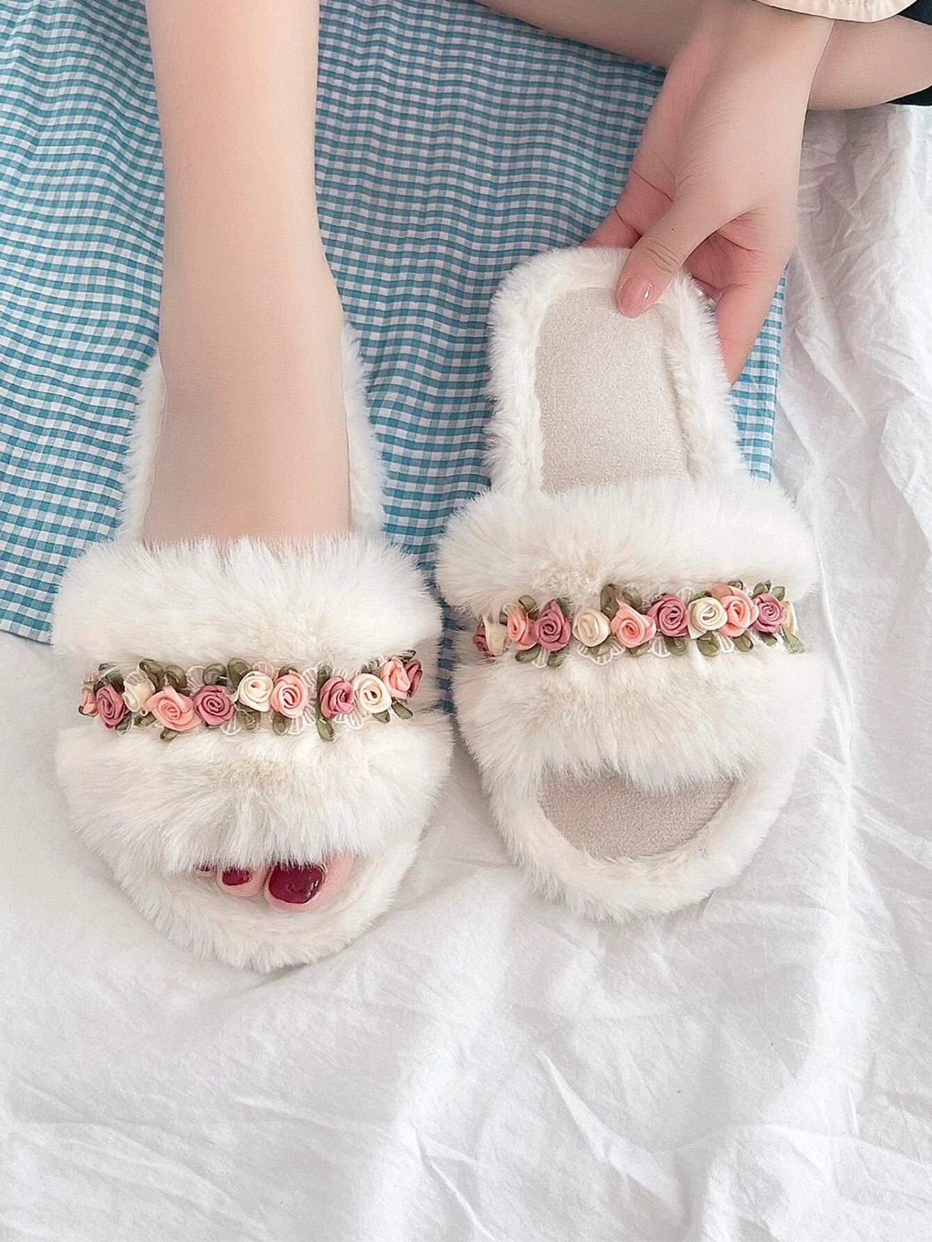 Buy SHEIN Flower Decor Fluffy Bedroom Slippers in Pakistan