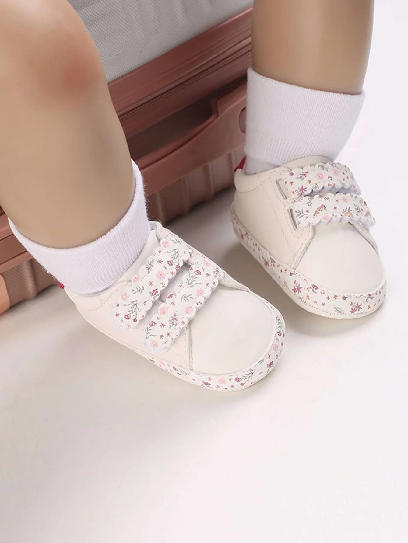 Buy SHEIN Baby Floral Pattern Hook-and-loop Fastener Sneakers in Pakistan