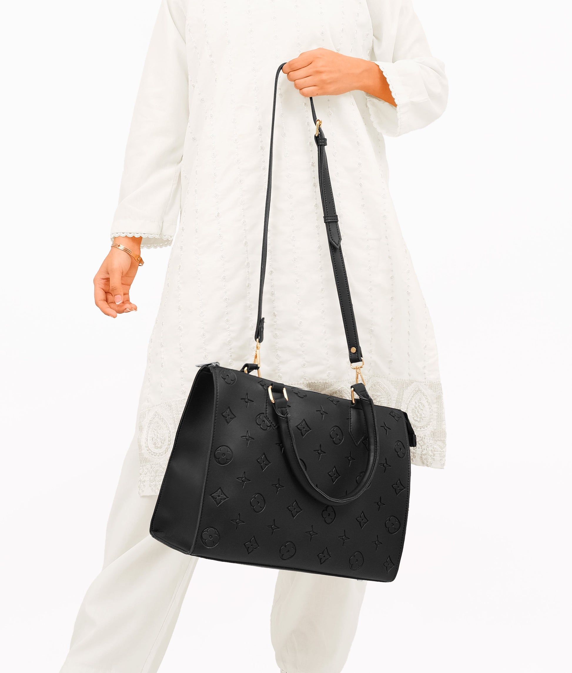 Buy Black on-the-go handbag in Pakistan