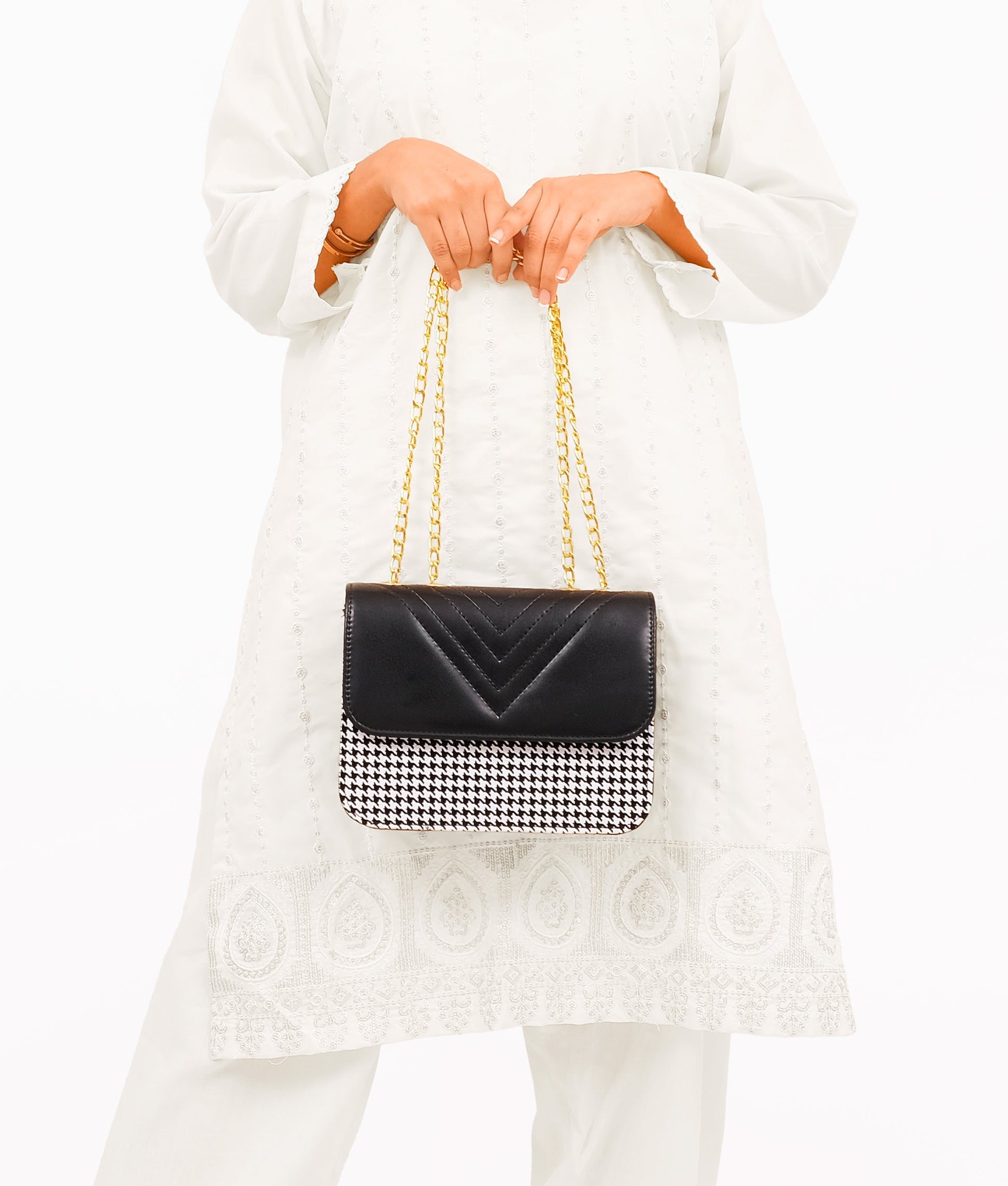 Buy Black houndstooth chain cross-body bag in Pakistan