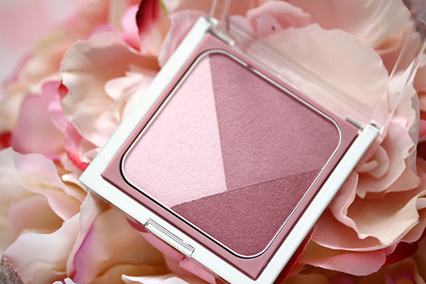 Buy Clinique Sculptionary Cheek Contouring Palette - 06 Defining Pinks in Pakistan