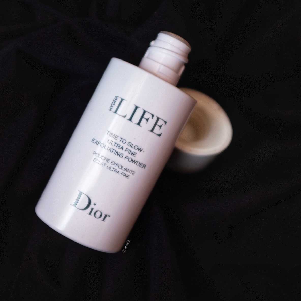 Buy Dior Hydra Life Time To Glow Ultra Fine Exfloiating Powder - 40 Gm in Pakistan