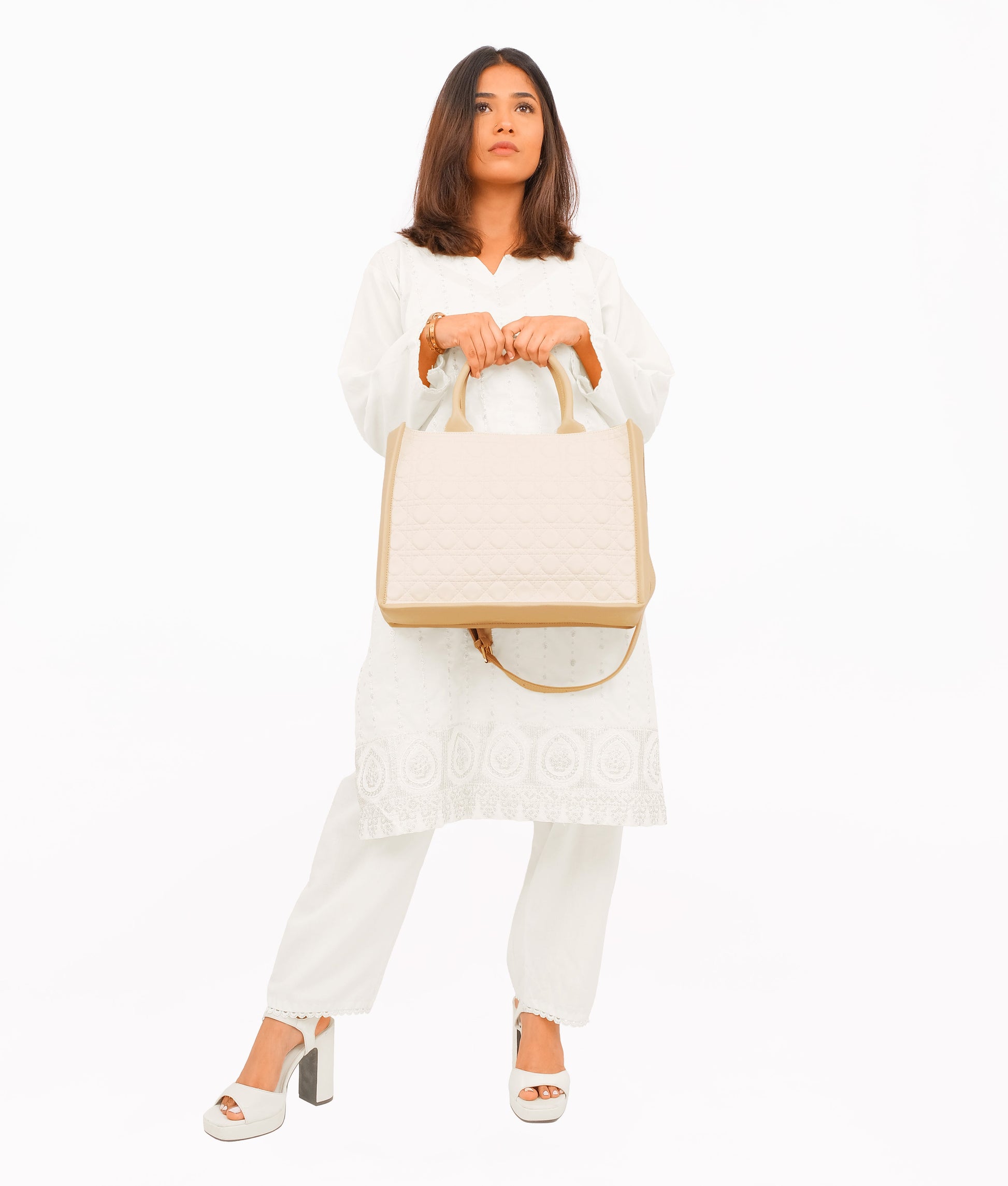 Buy Off-white box tote bag in Pakistan