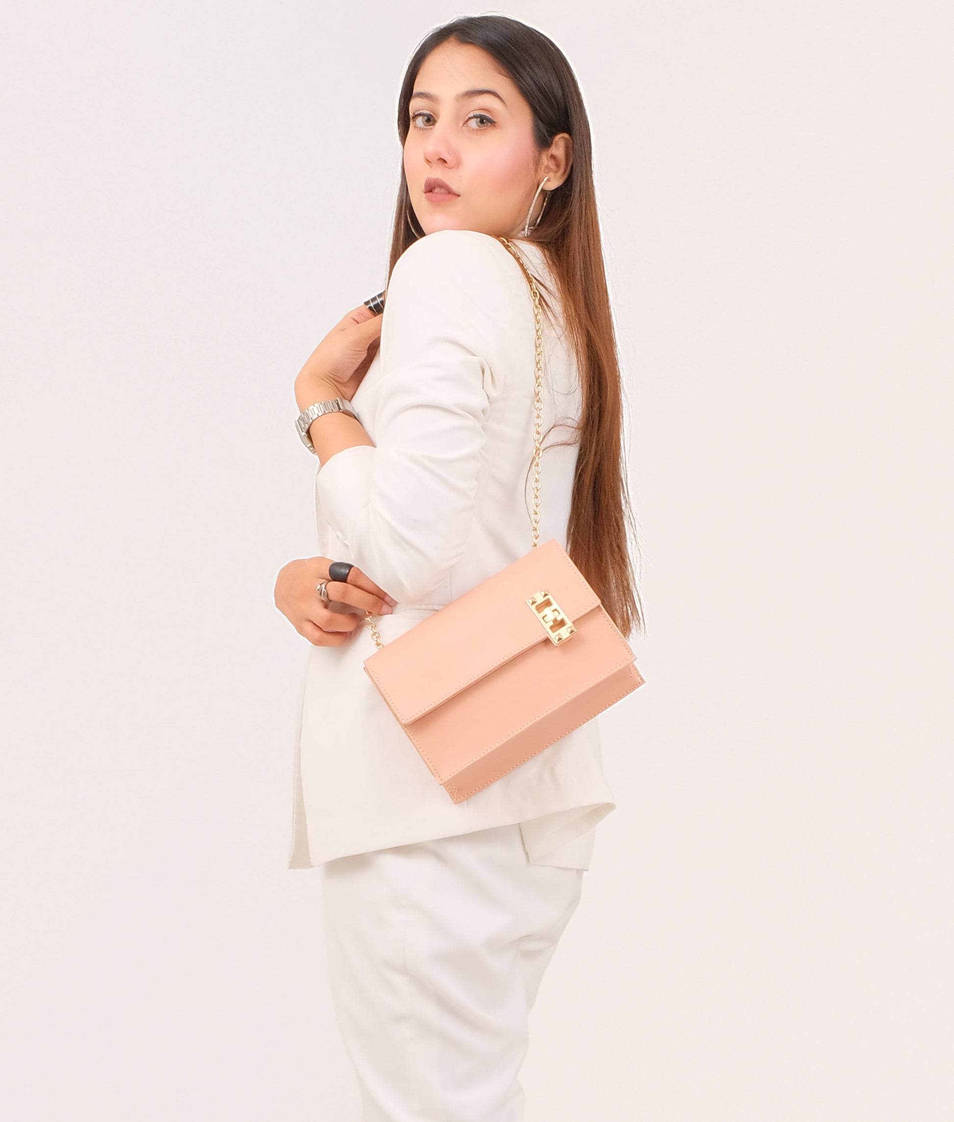 Buy Peach chain shoulder bag with twist lock in Pakistan