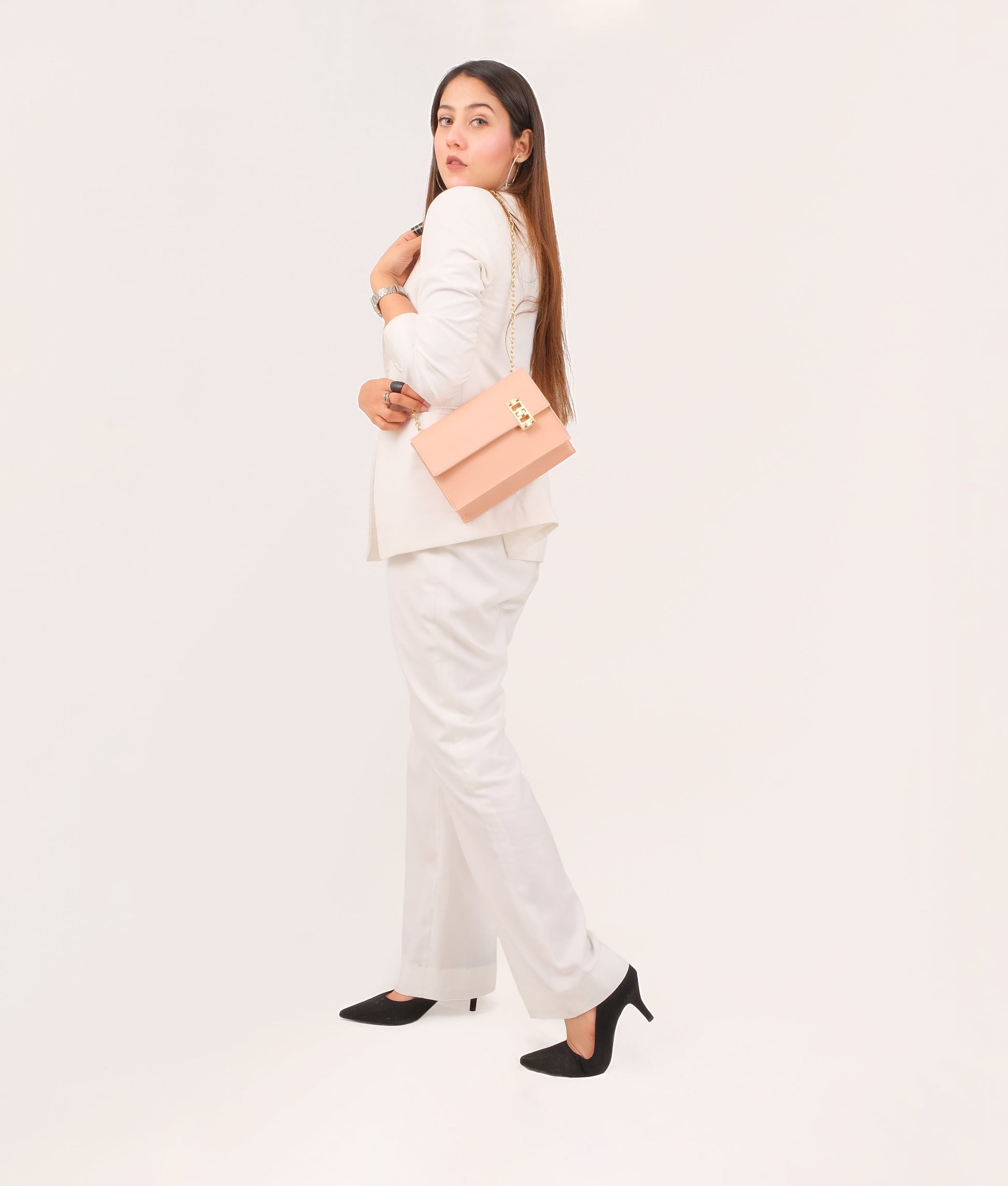 Buy Peach chain shoulder bag with twist lock in Pakistan