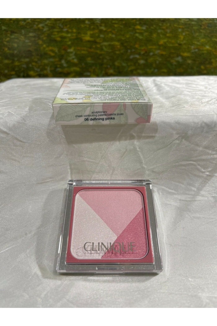 Buy Clinique Sculptionary Cheek Contouring Palette - 06 Defining Pinks in Pakistan