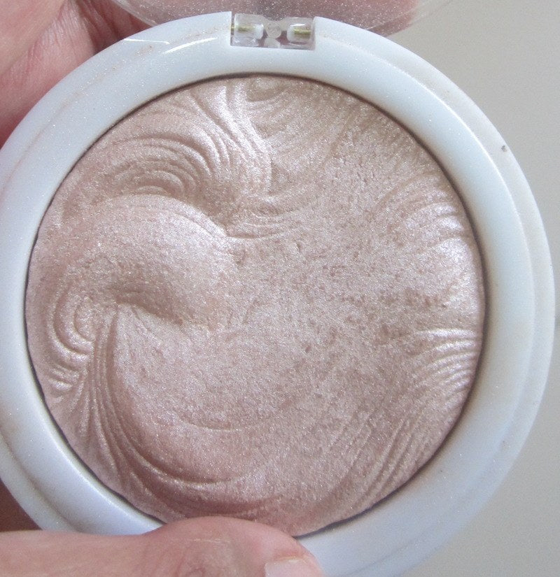 Buy MUA Shimmer Highlighter Powder in Pakistan