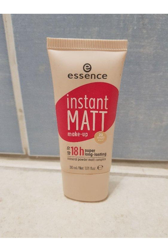 Buy Essence Instant Matt Makeup Mineral Powder Matt Complex - 30 Matt Vanilla in Pakistan