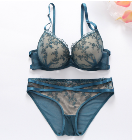 Buy French Padded Bra and Panty Set in Pakistan